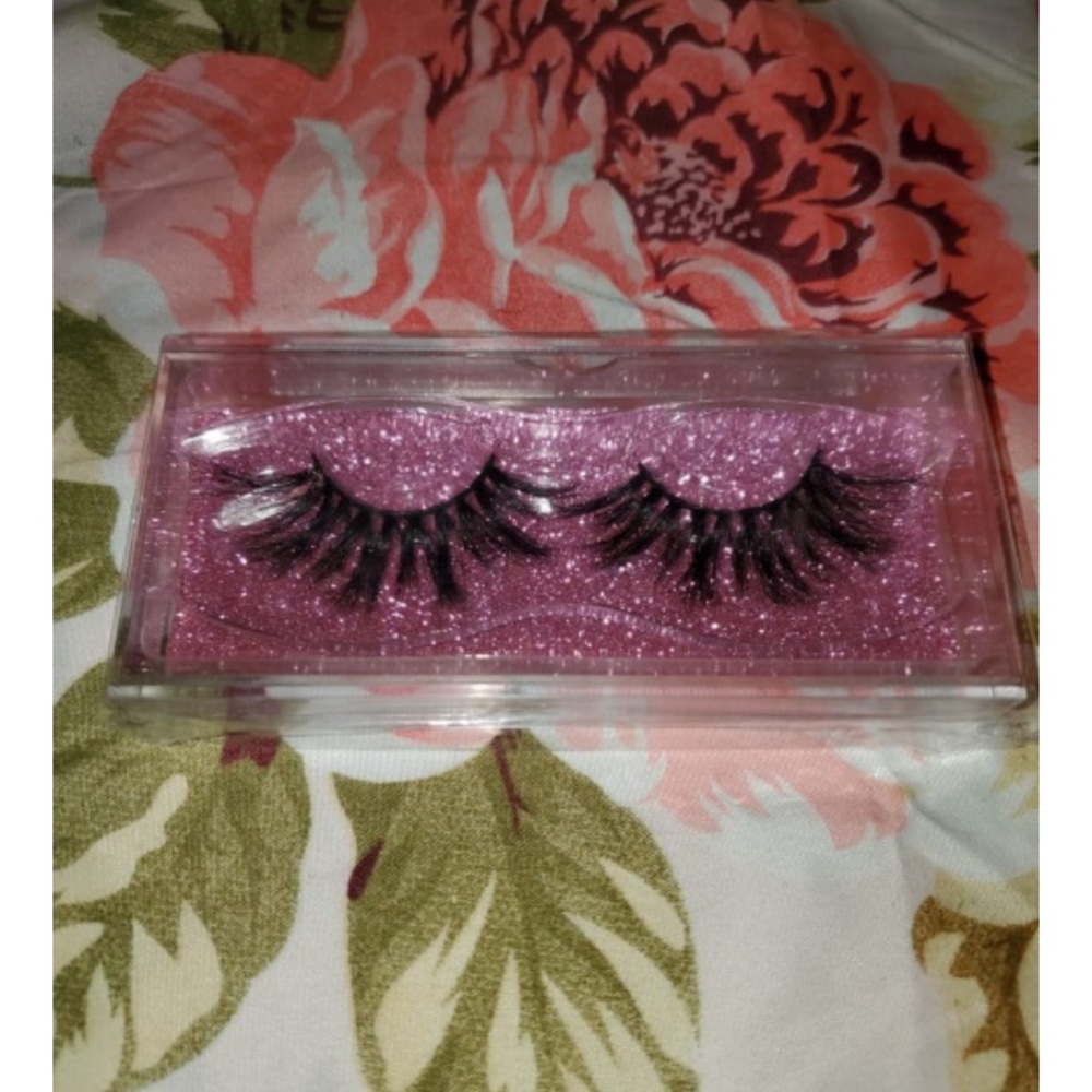 Mink Lashes 💖 - Picture 3 of 3